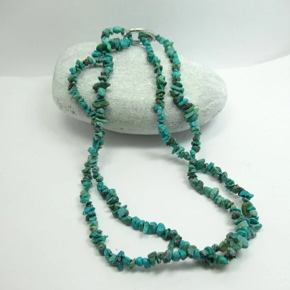 Turquoise gemstone chip necklace - Picture 7 of 9